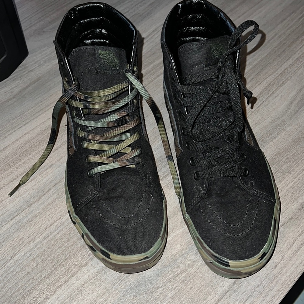 High Top Vans Mens 9.5/W11